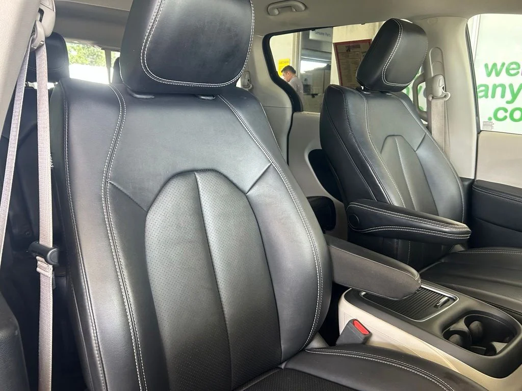Used 2024 Black Chrysler Touring L image 21