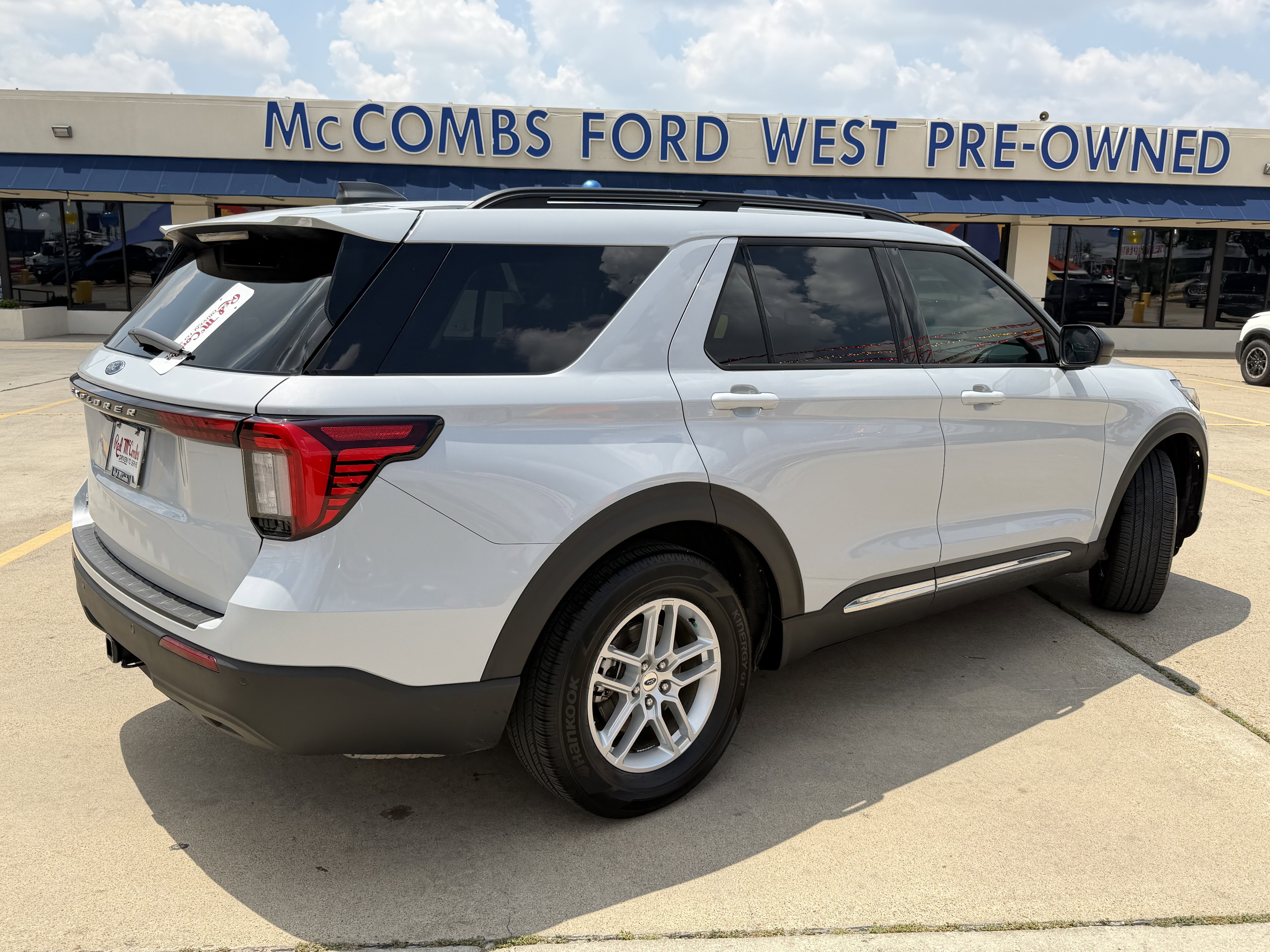 Used 2025 Space White Metallic Ford Active image 5