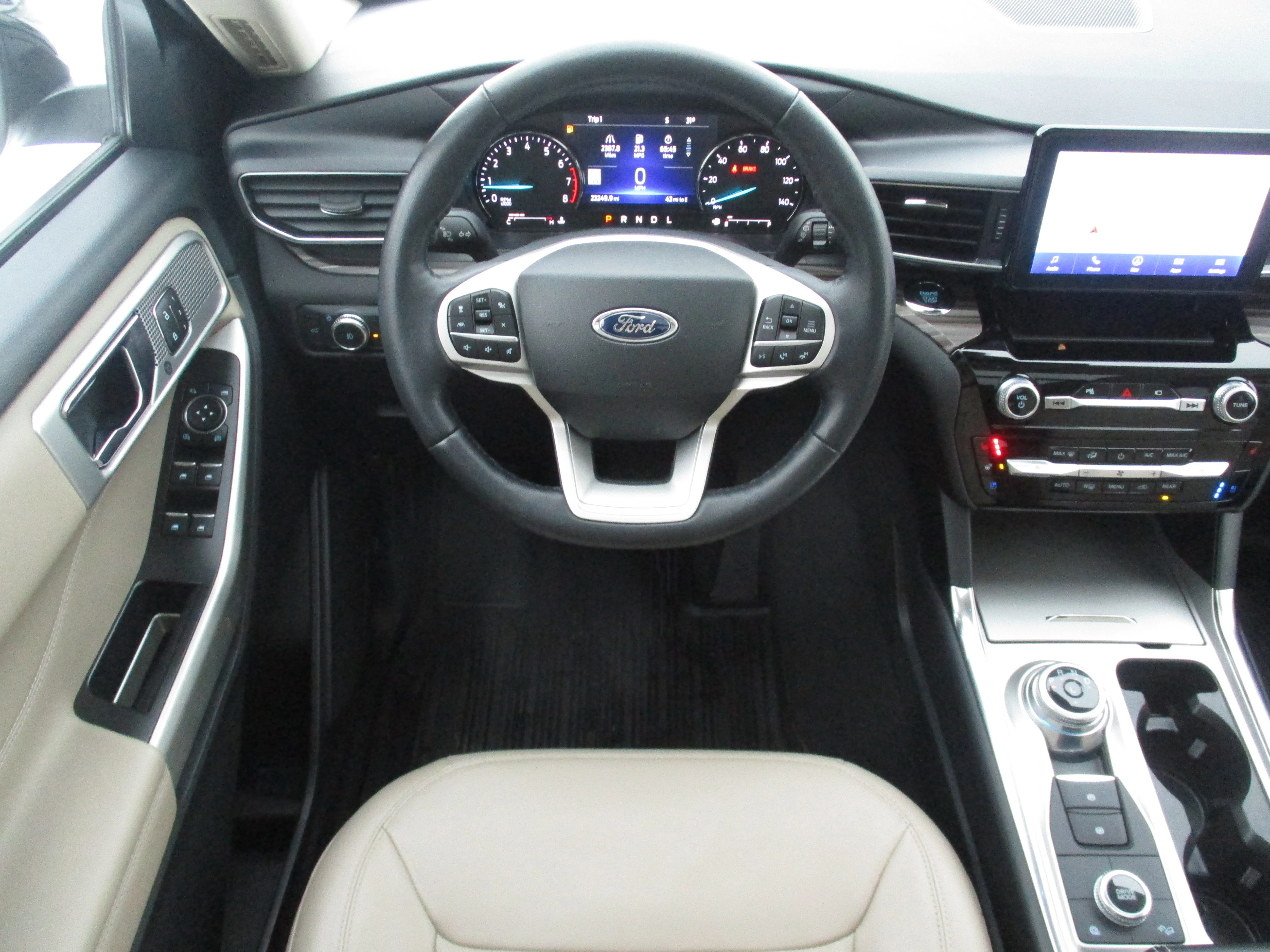 Used 2022 Star White Metallic Tri-Coat Ford Limited image 31