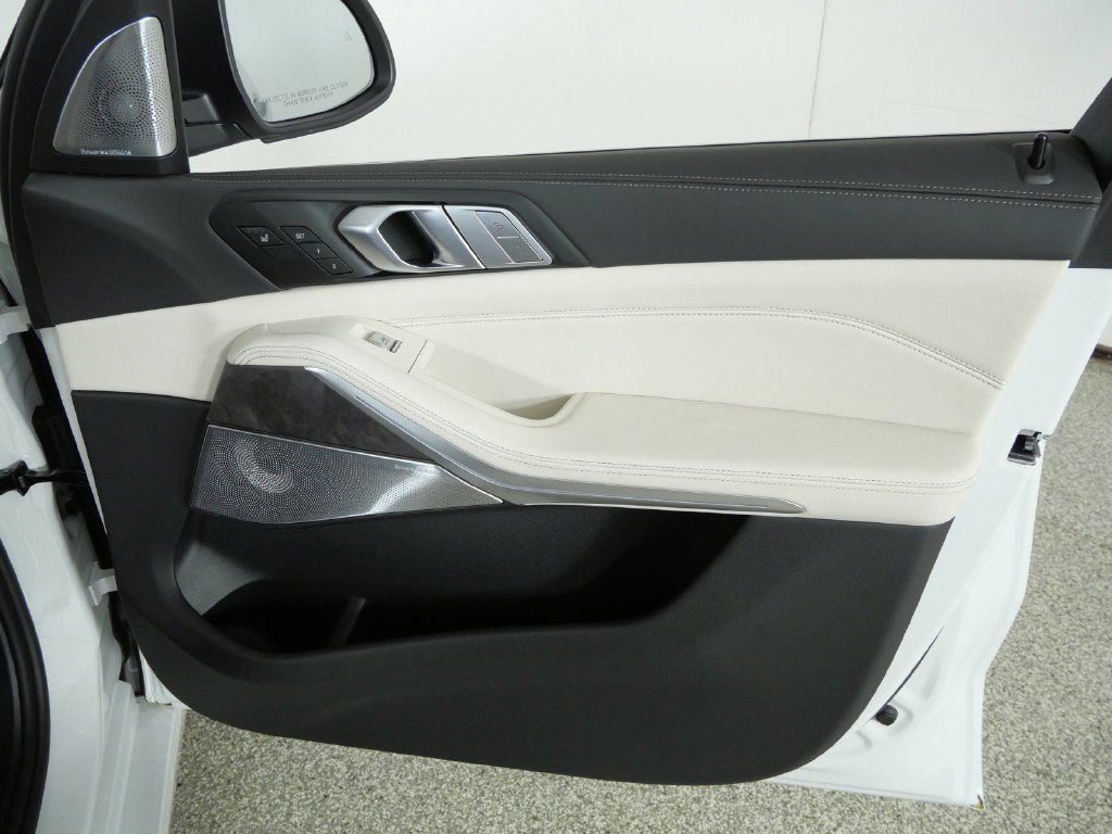Used 2027 Mineral White Metallic BMW xDrive40i image 20