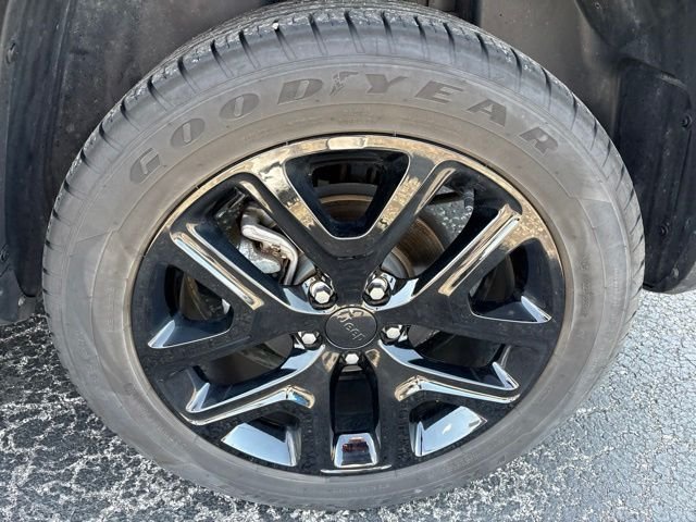Used 2023 Gray Jeep Altitude image 29