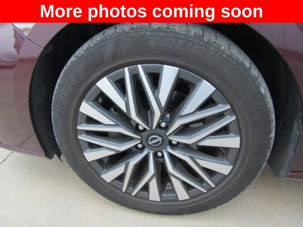Used 2024 Red Nissan 2.5 SV image 9