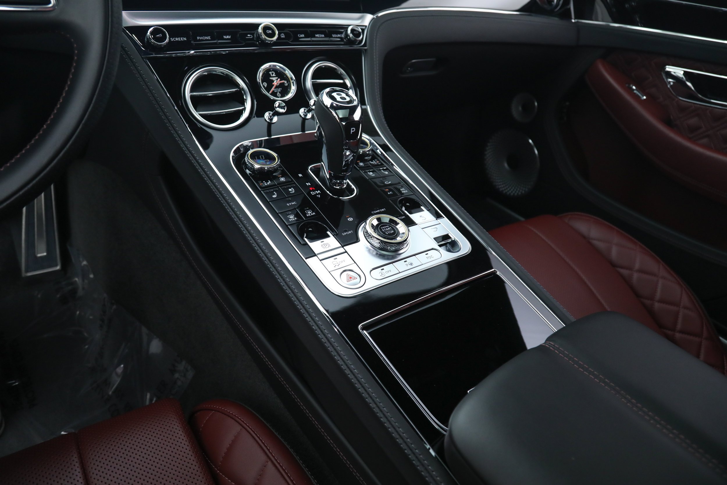 Used 2022 Silver Bentley  image 29