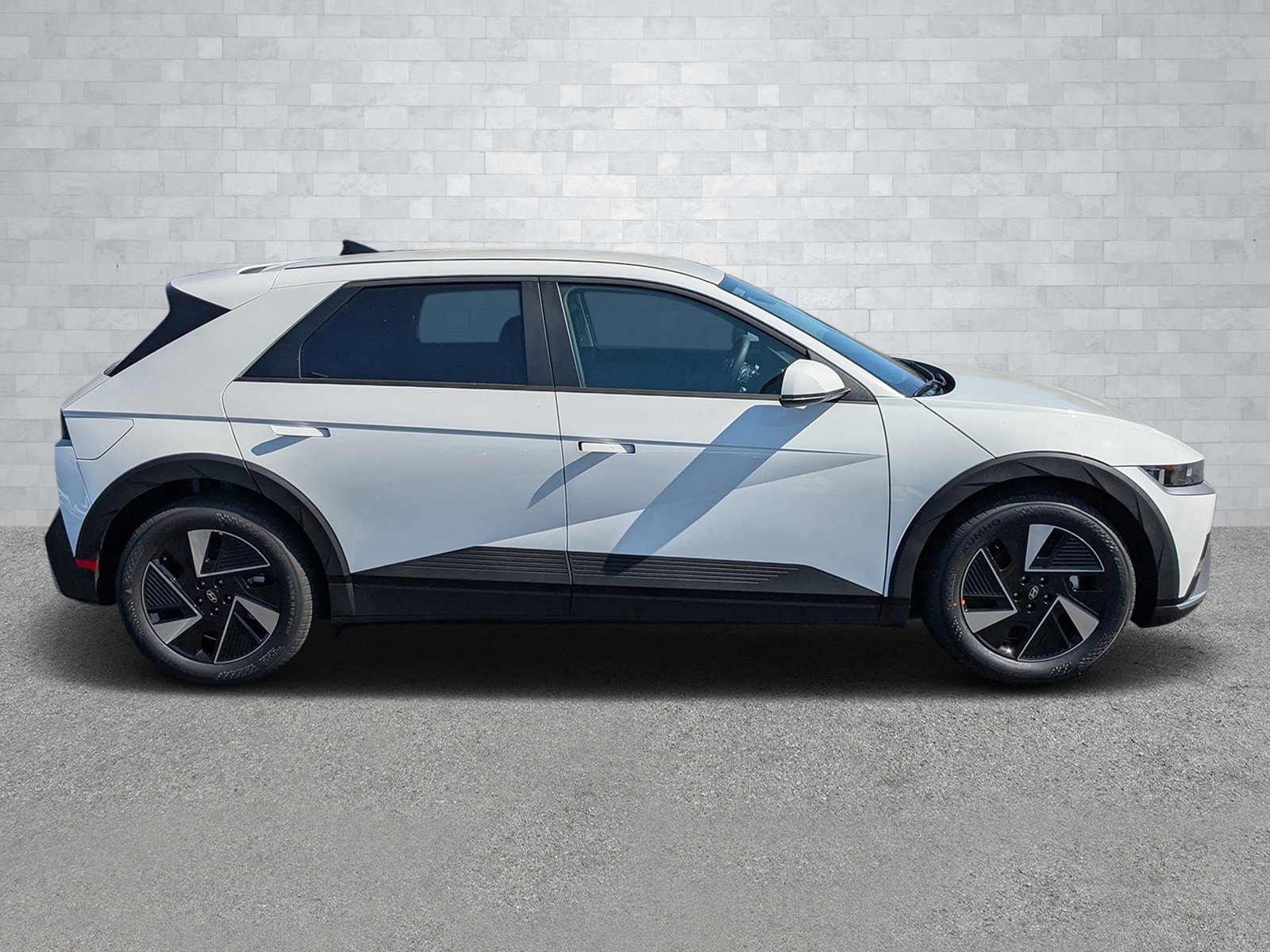 2025 Hyundai IONIQ 5 SE - Photo 33