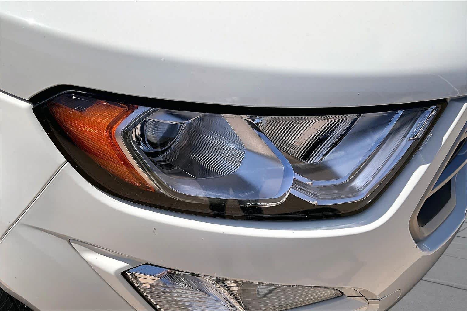Used 2021 Diamond White Ford SE image 27