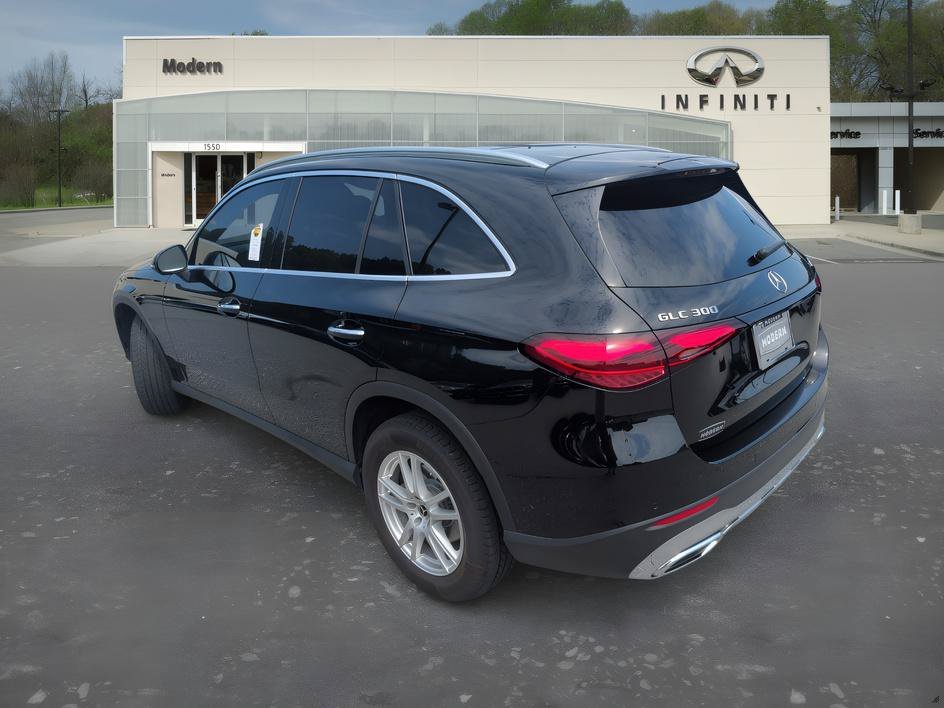 Used 2025 Black Mercedes-Benz GLC 300 image 5