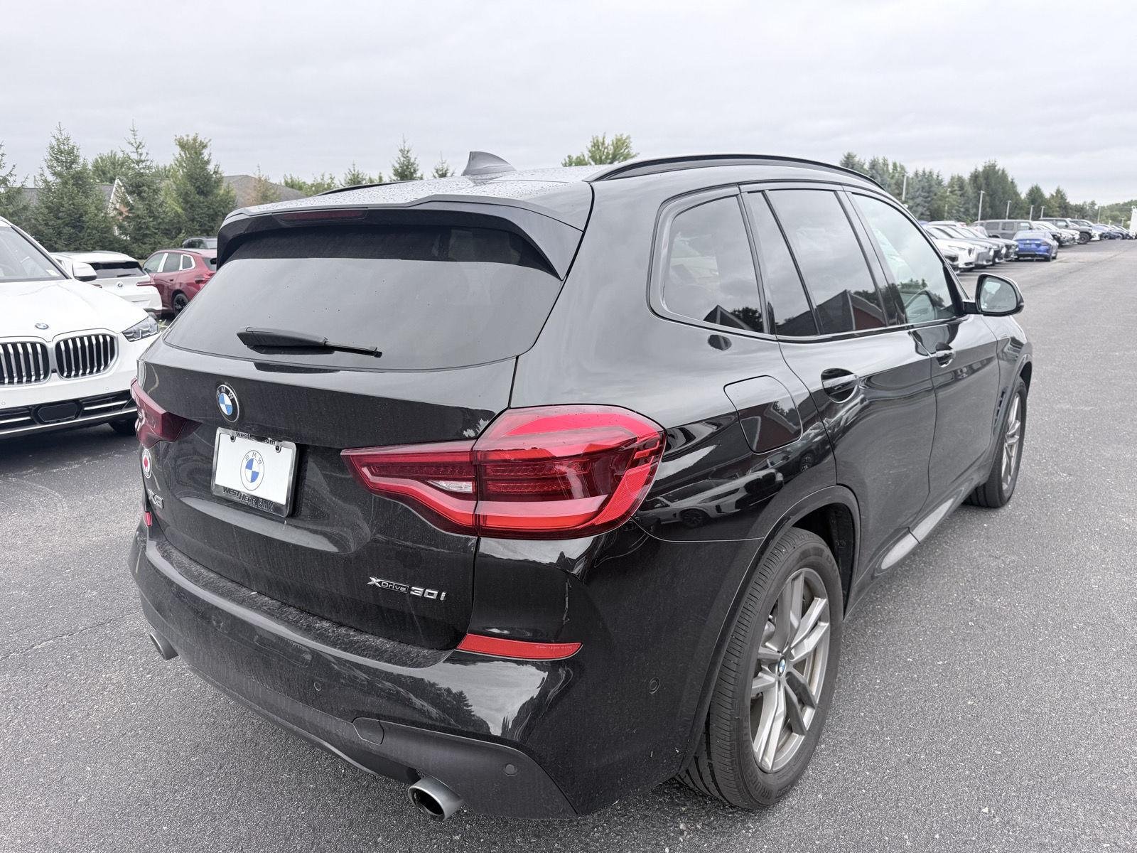 Used 2020 Black Sapphire Metallic BMW xDrive30i image 7
