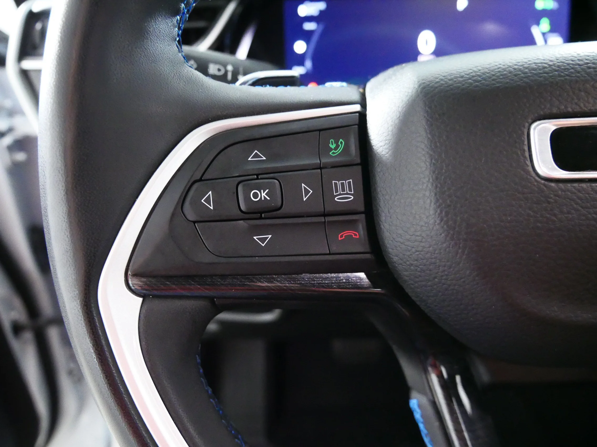 Used 2022 Bright White Clearcoat Jeep Trailhawk image 27