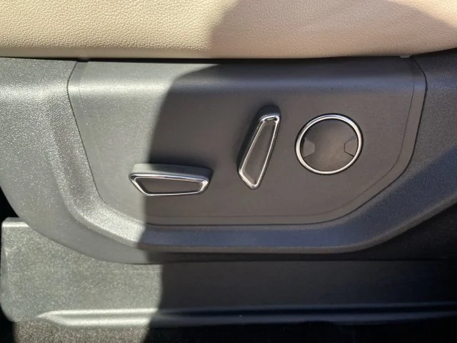 Used 2023 White Ford Limited image 12