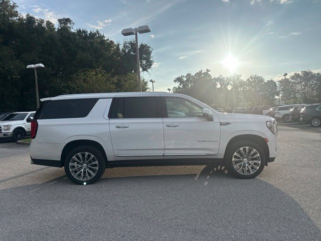 Used 2021 White Frost Tricoat GMC Denali image 7