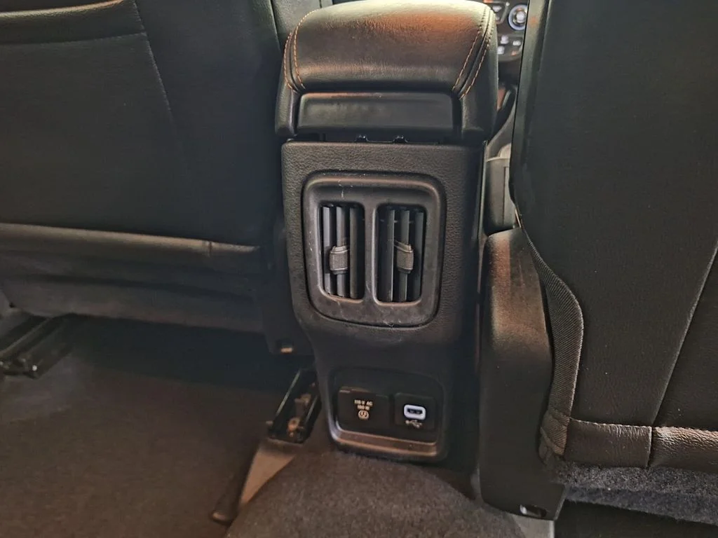 Used 2021 Diamond Black Crystal Pearlcoat Jeep Limited image 28