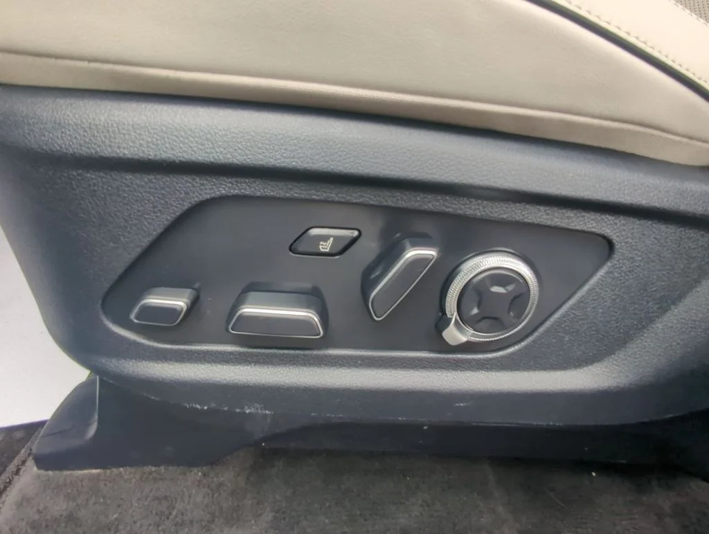 Used 2023 White Hyundai Calligraphy image 18