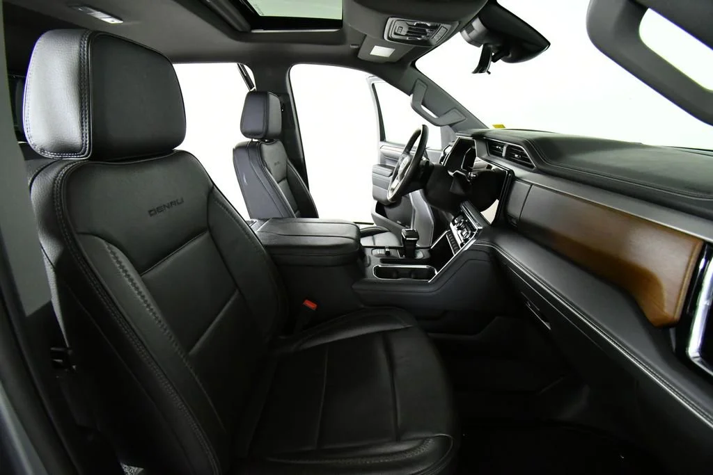 Used 2025 Sterling Metallic GMC Denali image 23