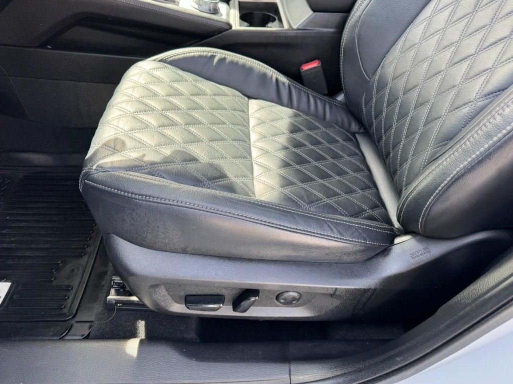 Used 2022  Mitsubishi SEL image 15