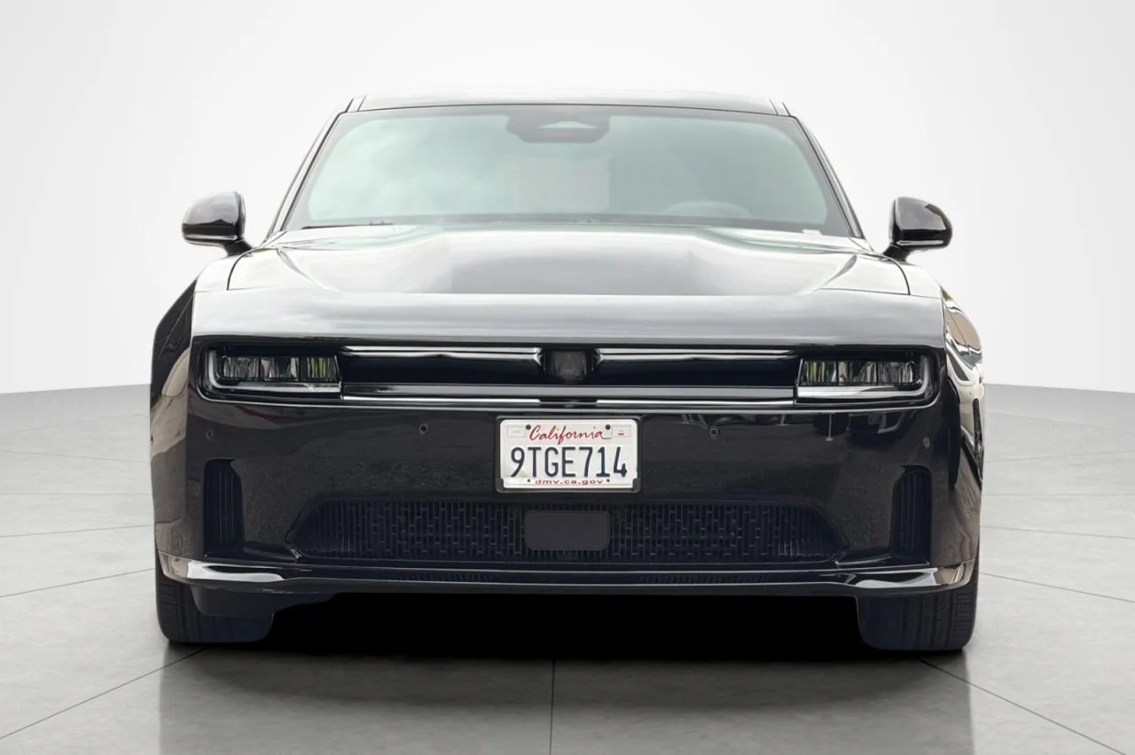 Used 2025 DIAMOND BLACK CRYST Dodge R/T image 8