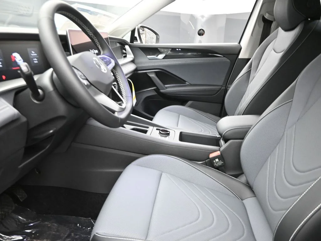 New 2026 White/off-white Volkswagen 2.0T SE image 16