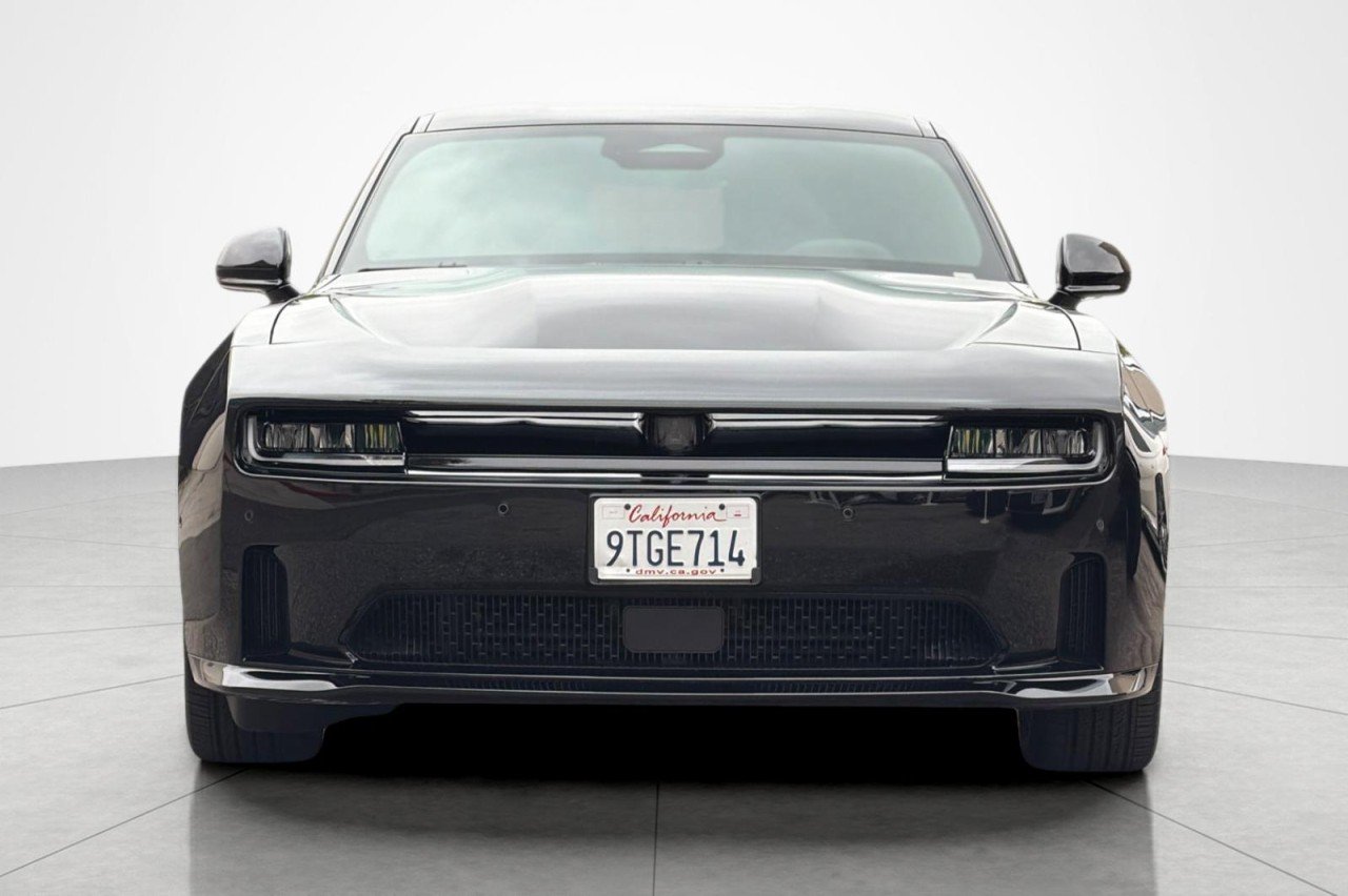 Used 2025 DIAMOND BLACK CRYST Dodge R/T image 8