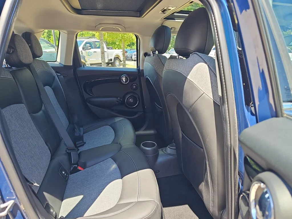Used 2018 Blue MINI Base image 11