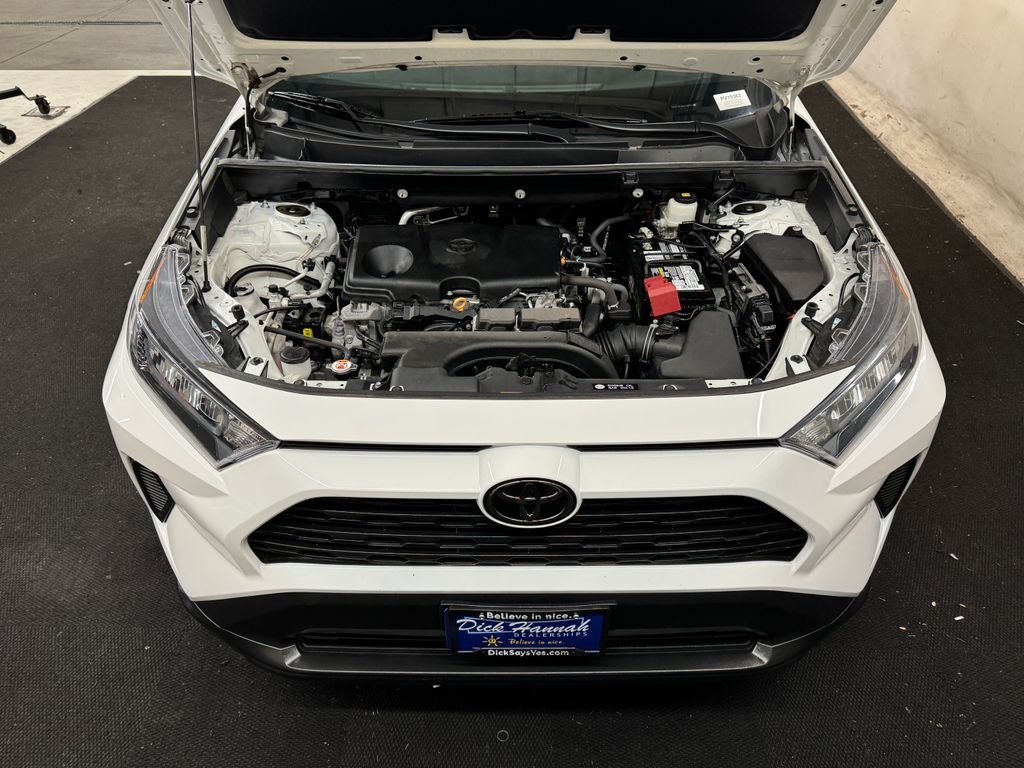 Used 2020 White Toyota LE image 10