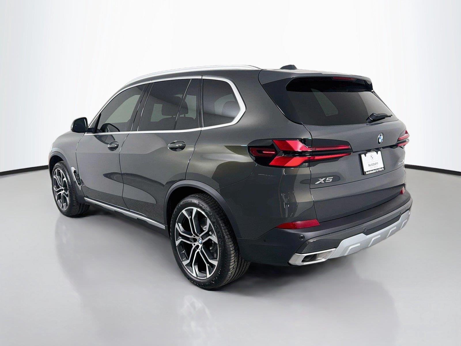 New 2026 Dravit Grey Metallic BMW sDrive40i image 7