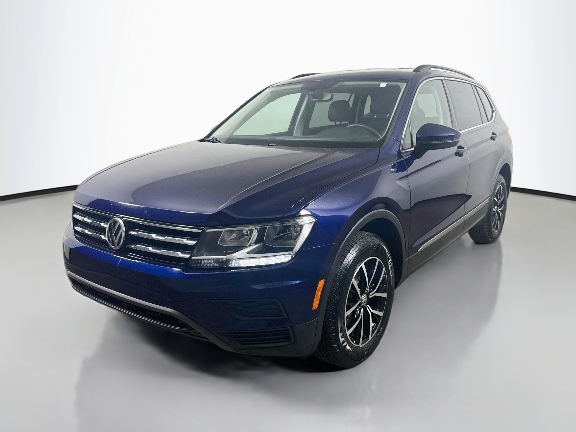 Used 2021 Atlantic Blue Metallic Volkswagen SE image 3