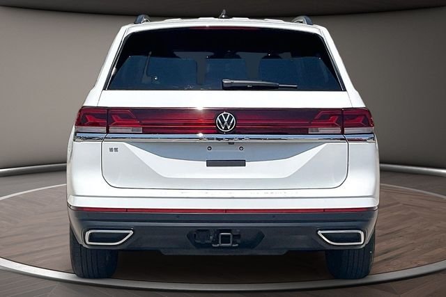 Used 2025 White Volkswagen 2.0T SE w/Technology image 4