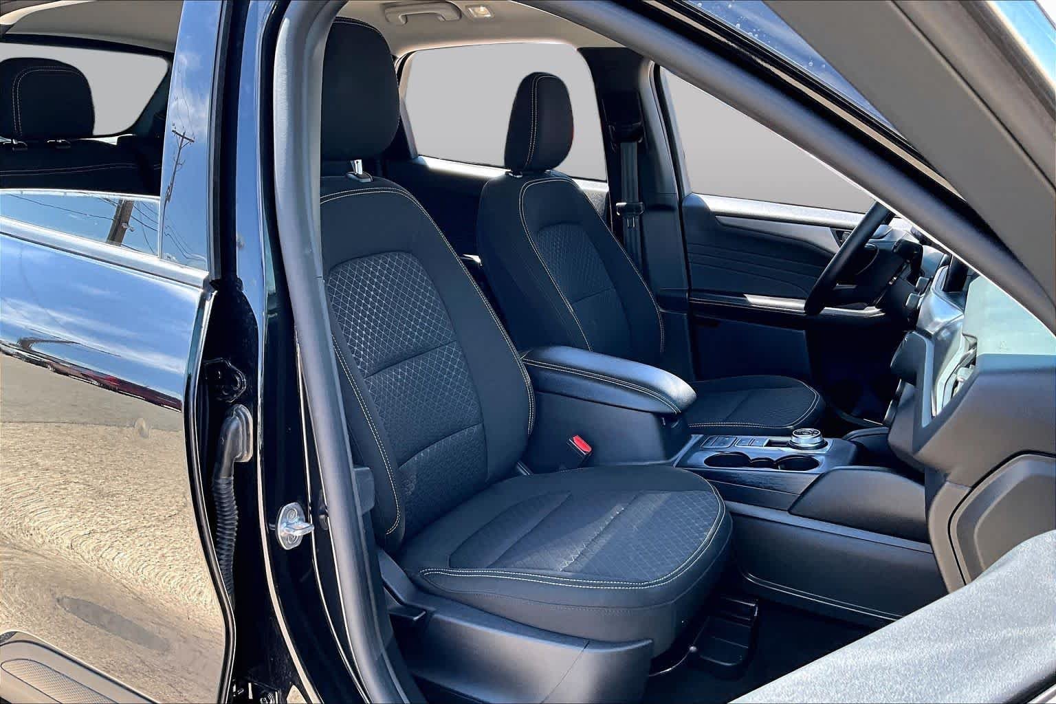 Used 2024 Agate Black Ford Active image 9