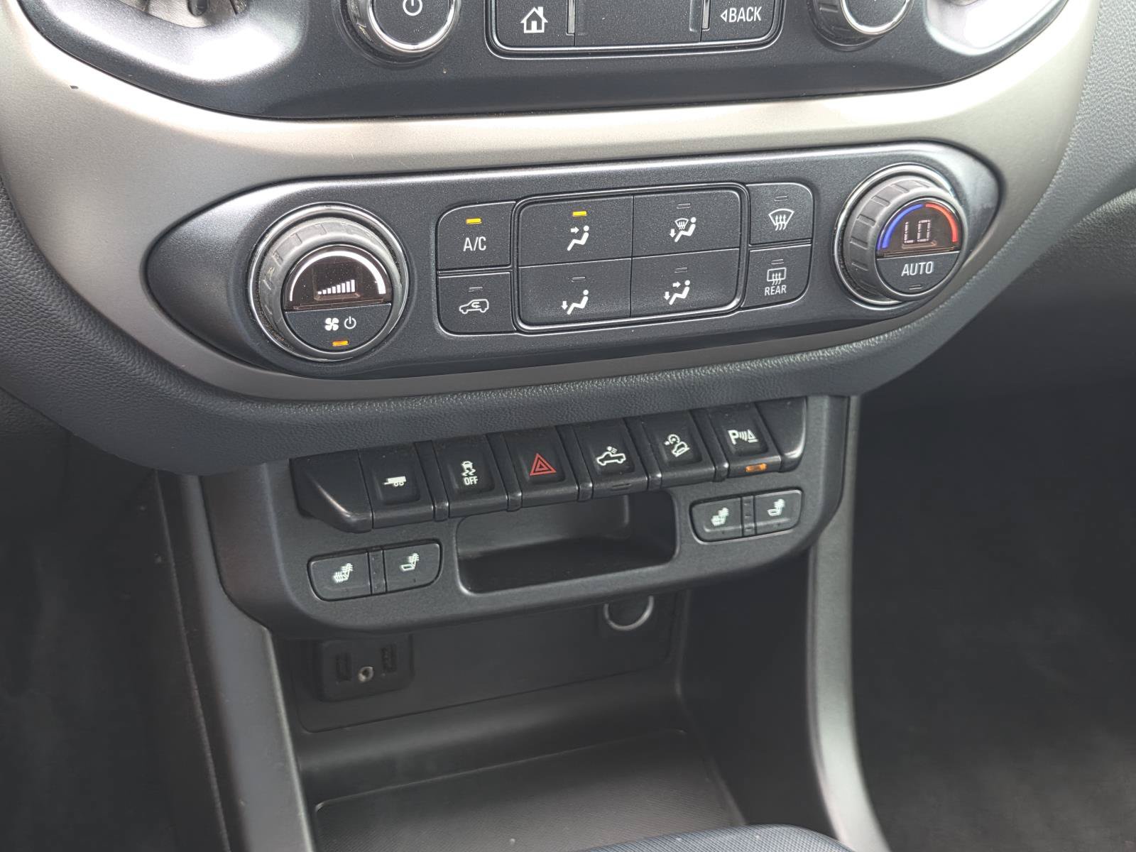 Used 2019 Black Chevrolet Z71 image 23