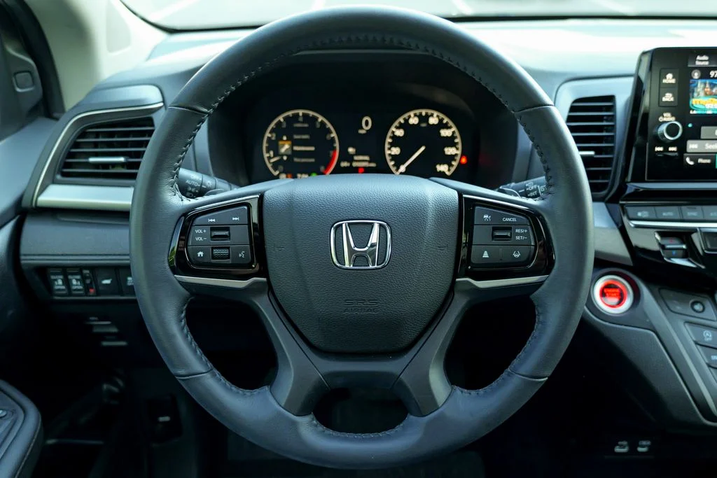 Used 2025 White Honda EX-L image 41