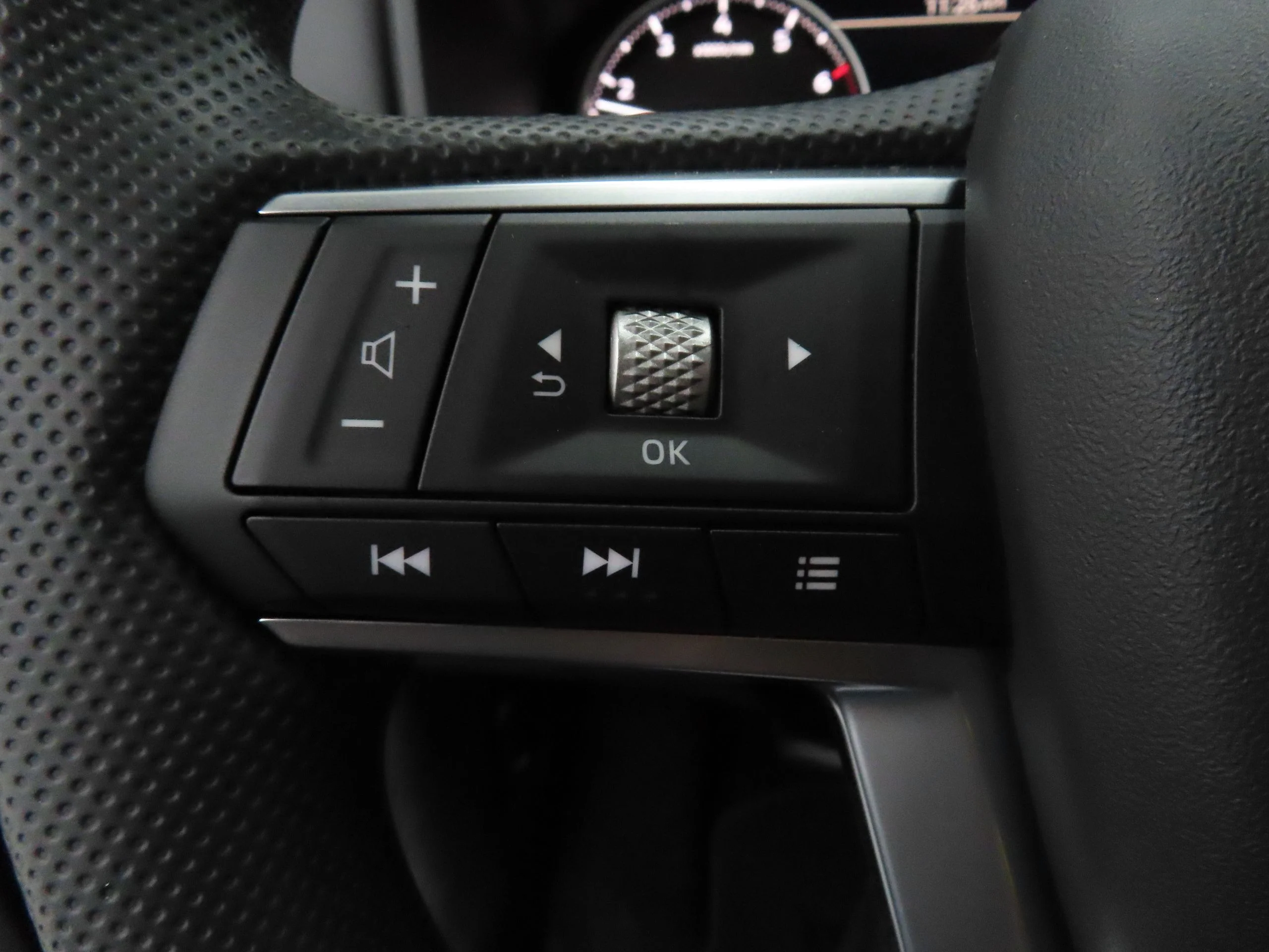 New 2026 Black Mitsubishi ES image 12