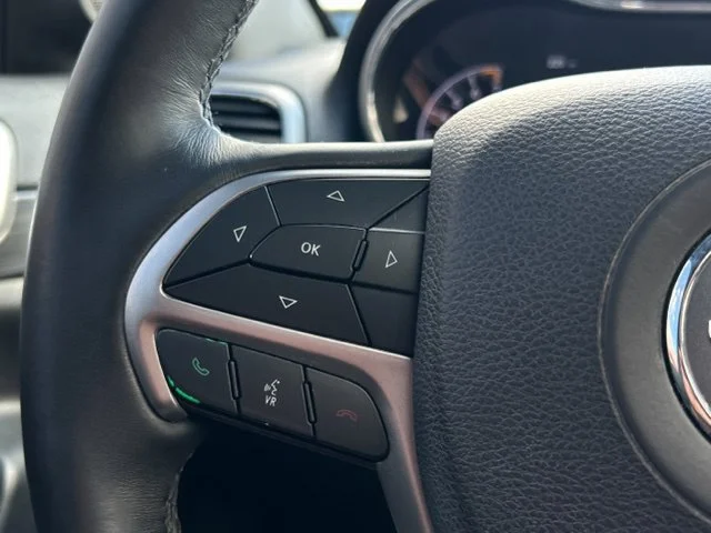 Used 2019 White Jeep Altitude 4x4 image 38