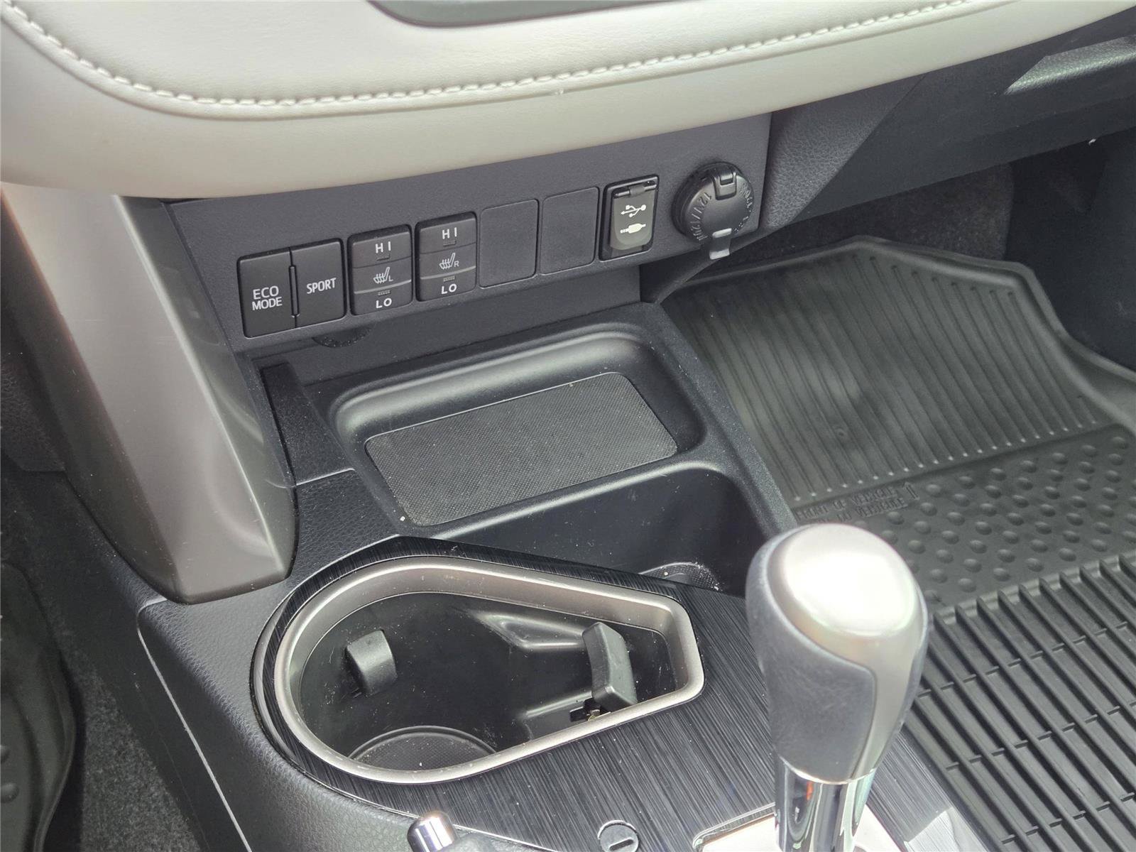 Used 2017 Red Toyota Limited image 25