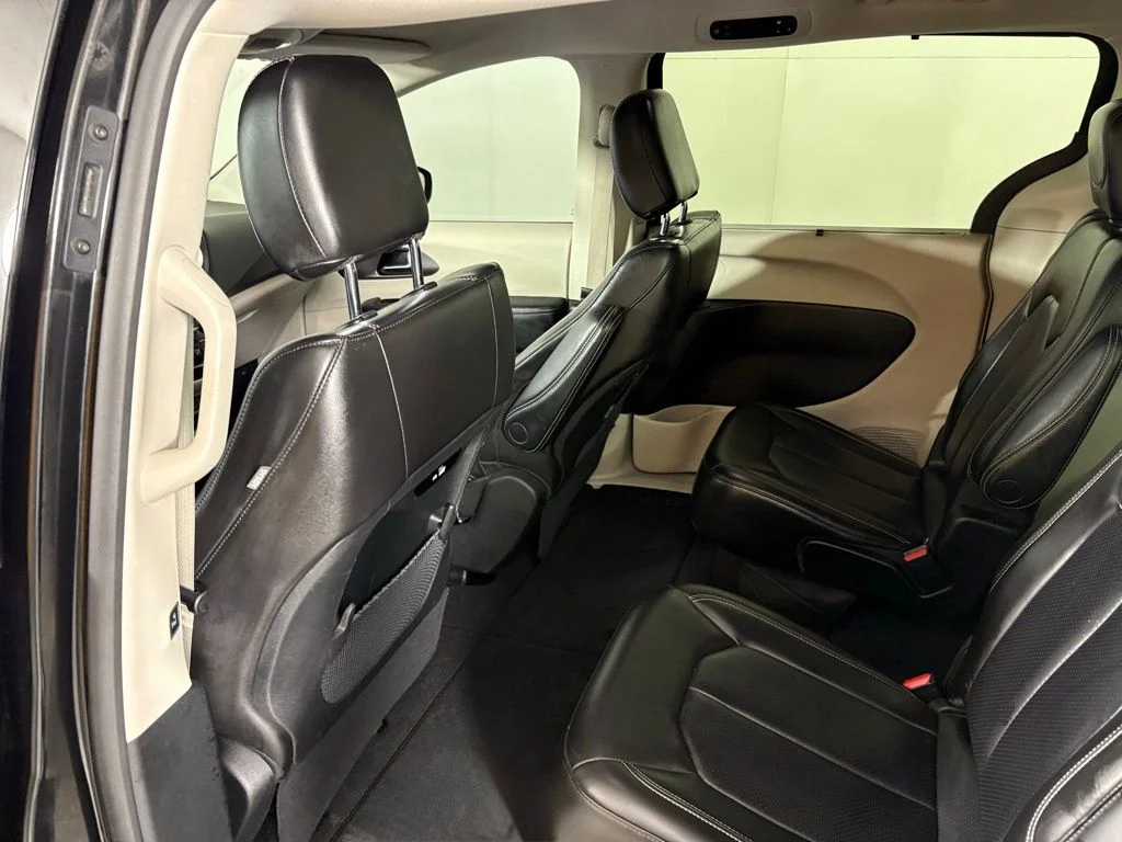 Used 2023 Black Chrysler Touring L image 38