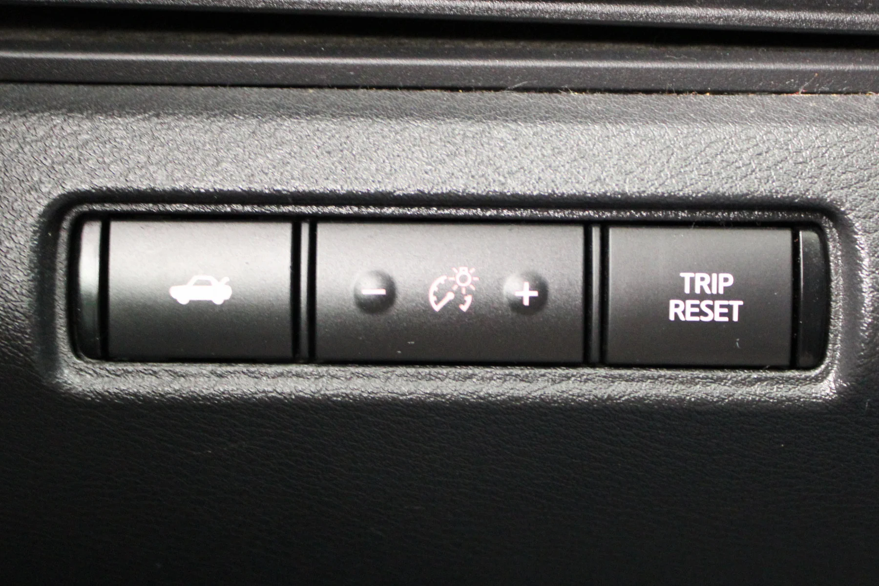 Used 2019 Brilliant Silver Metallic Nissan 2.5 SR Sedan image 8