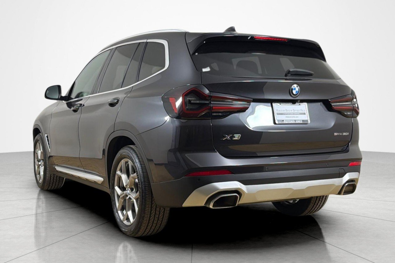 Used 2024 GRAPHITE GREY METALL BMW sDrive30i image 3