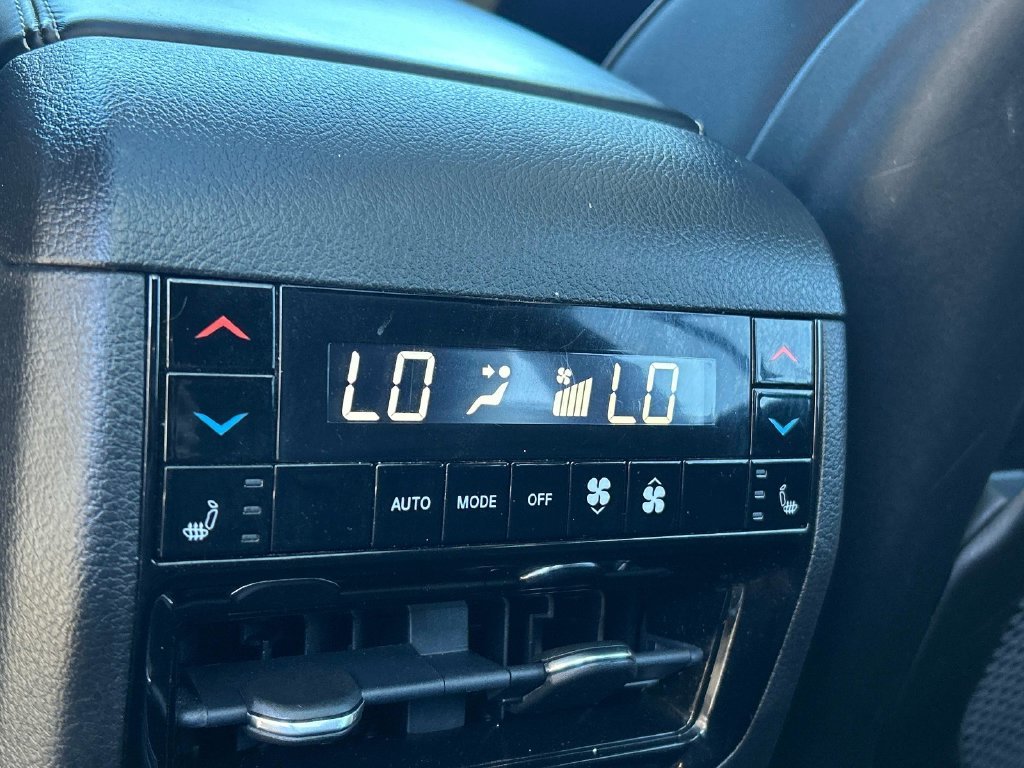 Used 2022 White Jeep Overland image 23