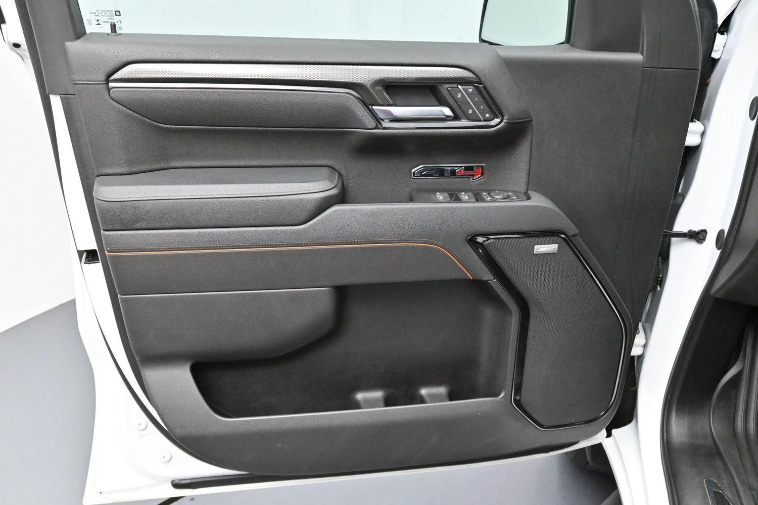 Used 2025 Summit White GMC AT4 image 9