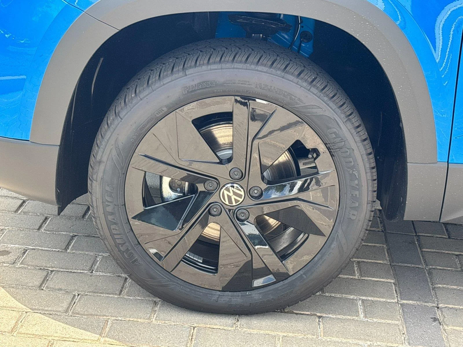New 2026 Cornflower Blue Volkswagen SE image 10