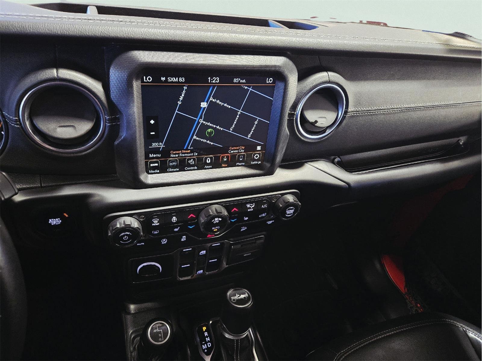 Used 2020 RED JEEP SAHARA image 30