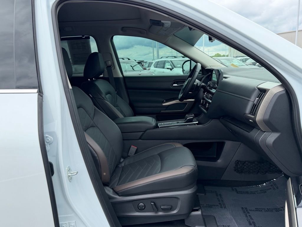 Certified Used 2025 White Nissan Platinum image 27