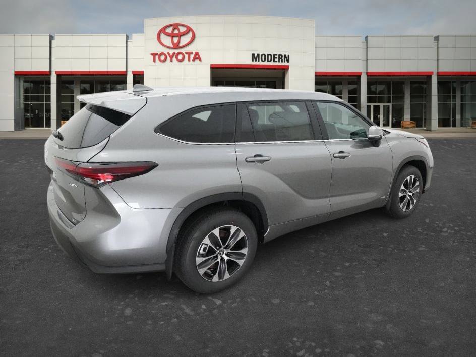New 2026 Heavy Metallic Toyota Hybrid XLE image 7