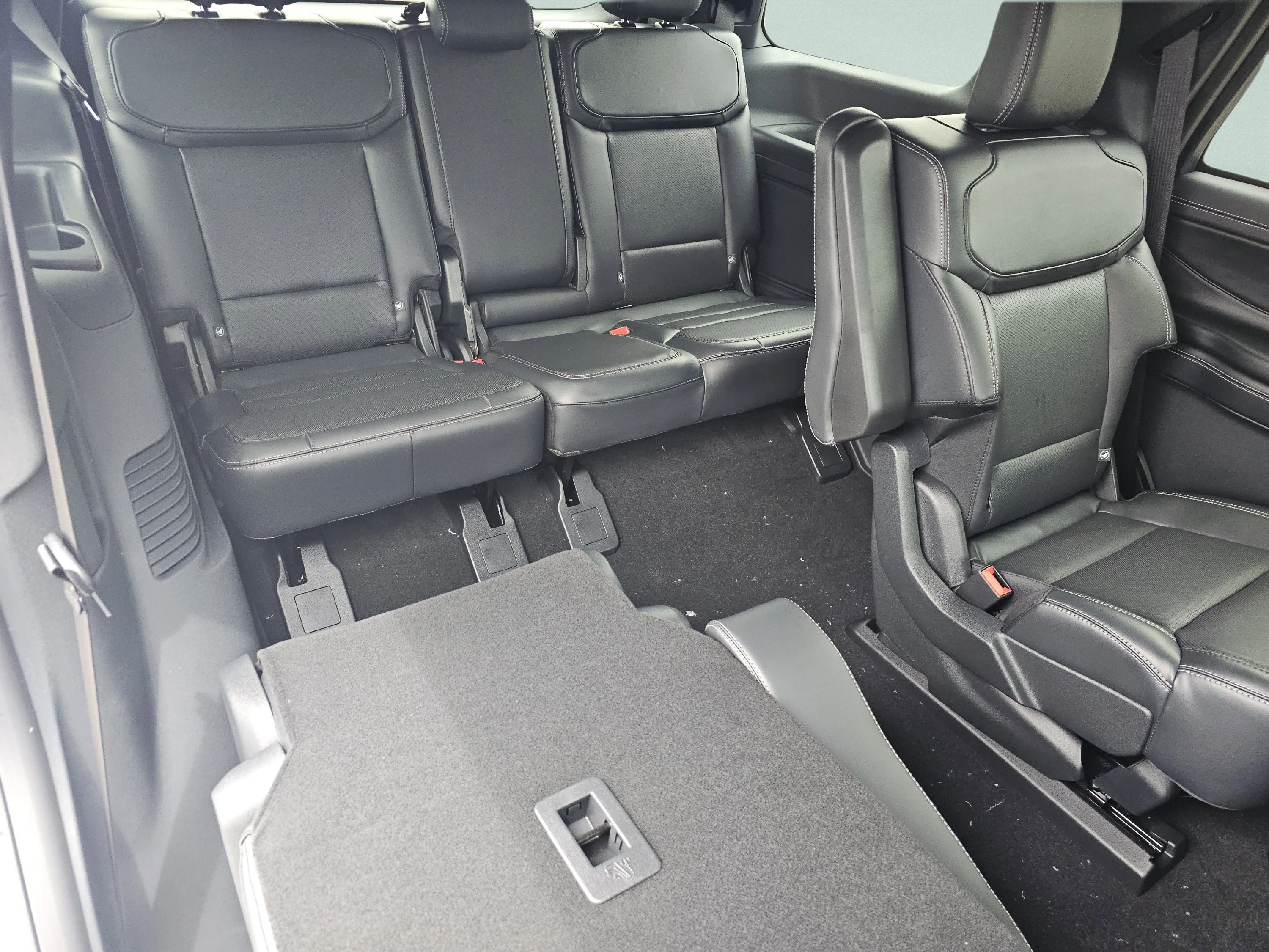 New 2026 Glacier Gray Metallic Tri-Coat Ford Platinum image 5