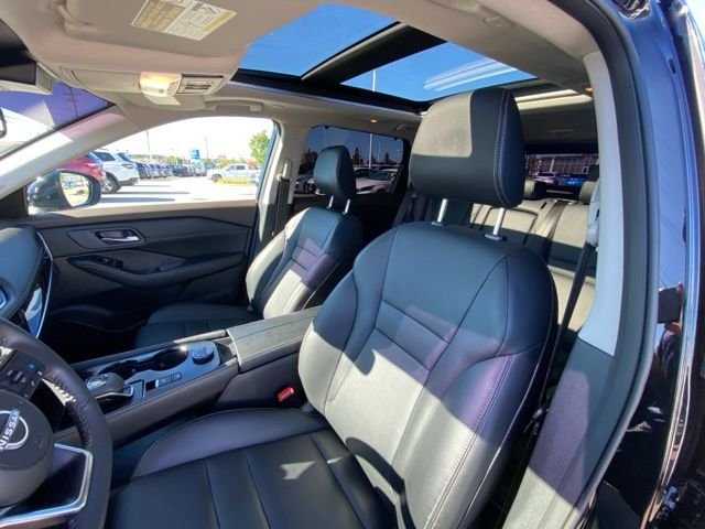 Used 2023 Super Black Nissan SL image 39