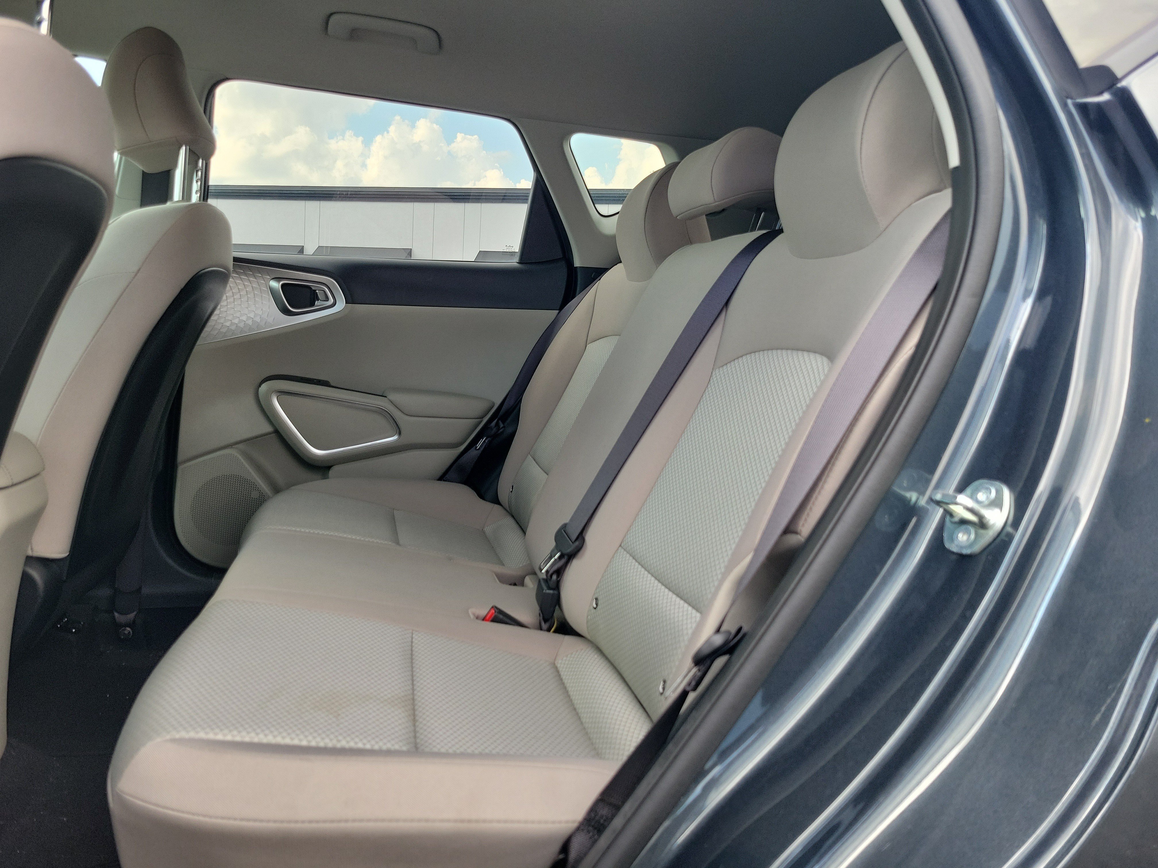 Used 2025 Gravity Gray Kia LX image 10