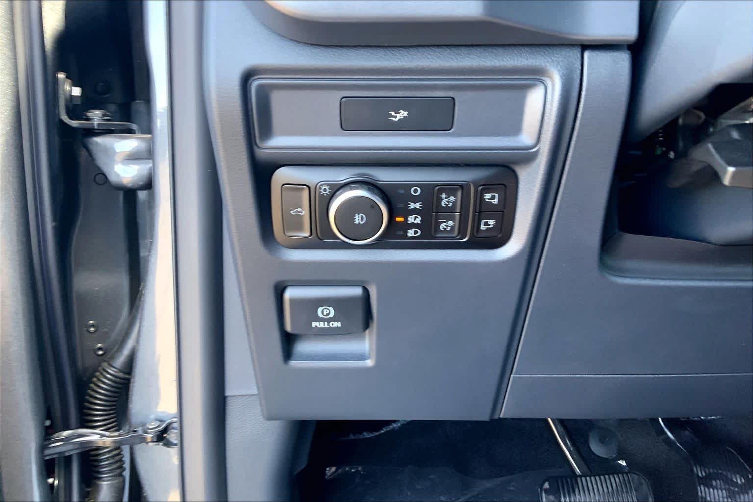 New 2026 Carbonized Gray Metallic Ford XLT image 20