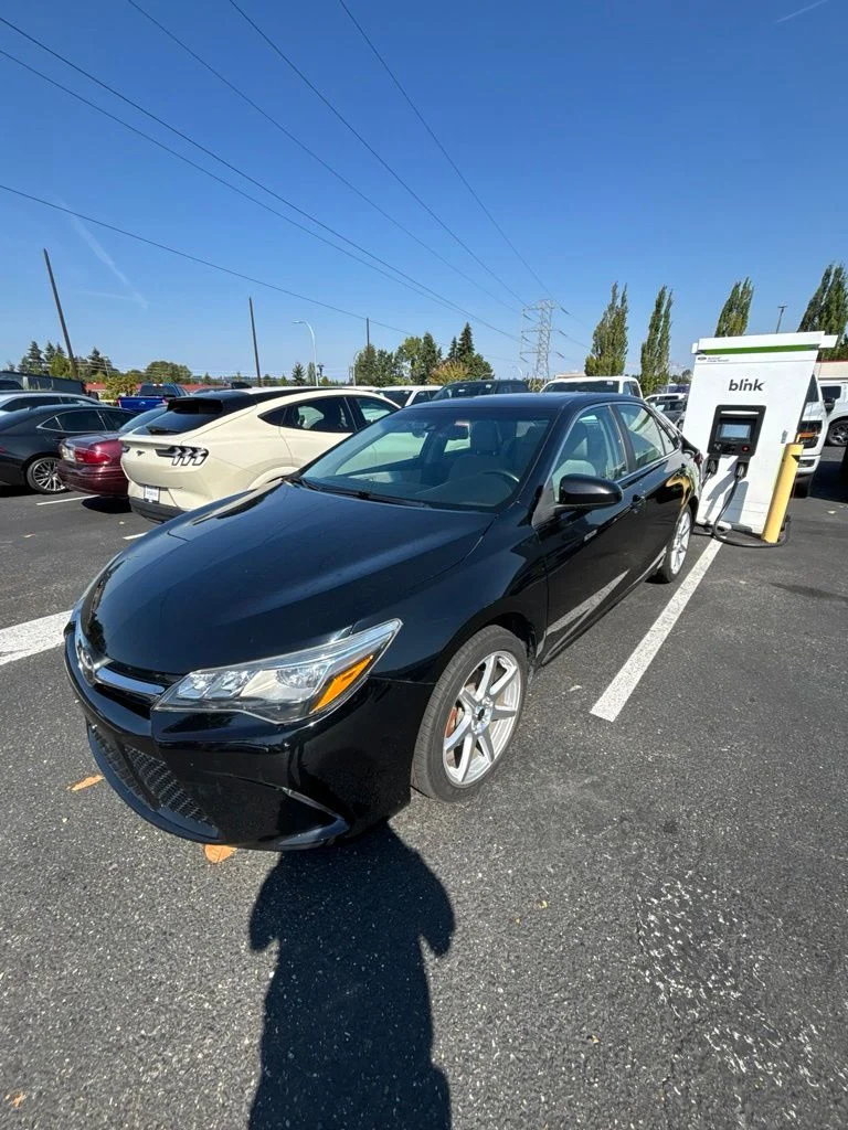 Used 2015 Attitude Black Toyota XSE V6 image 2