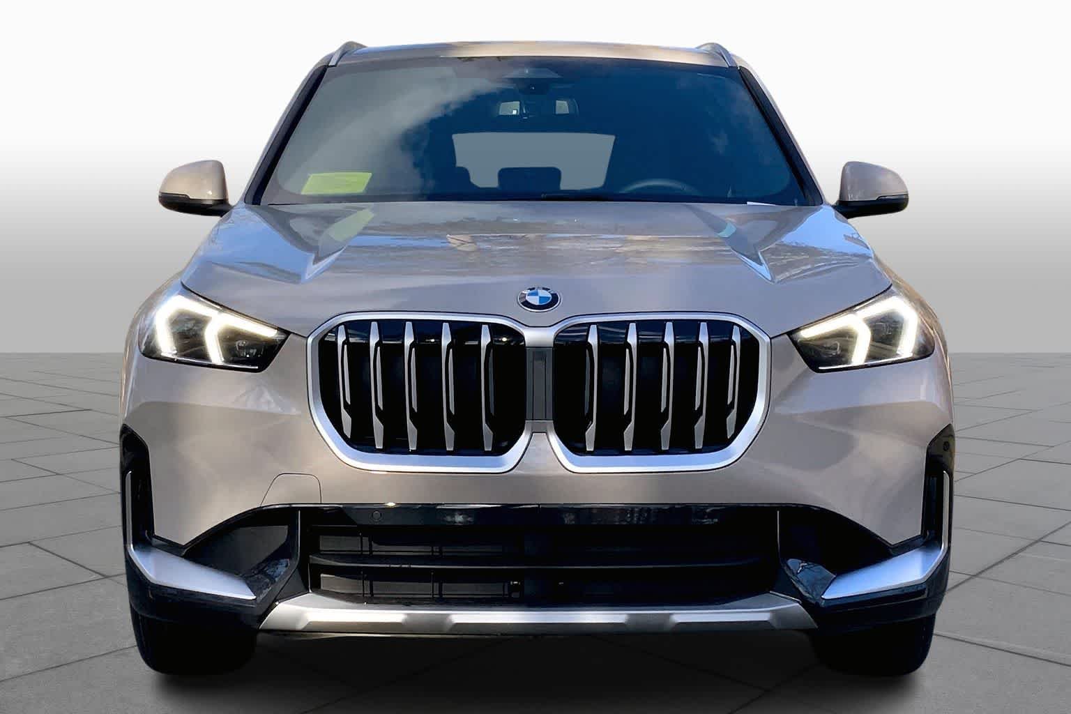 Used 2026 Dune Grey Metallic BMW xDrive28i image 3