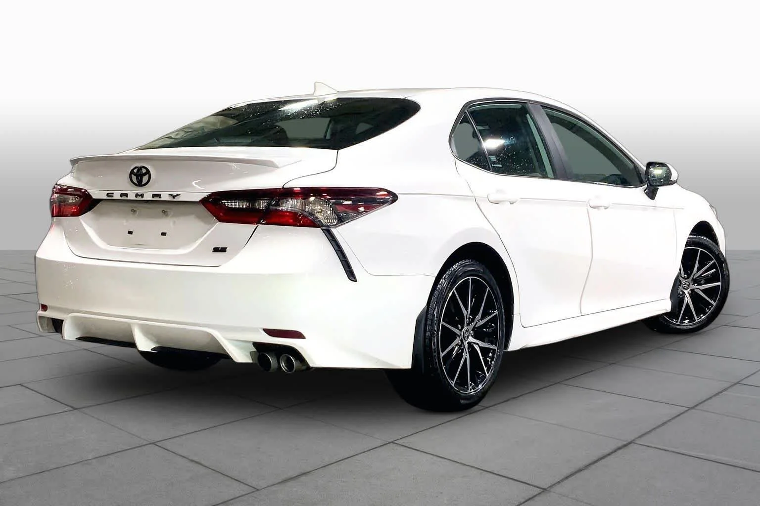 Used 2024 Ice Cap Toyota SE image 13