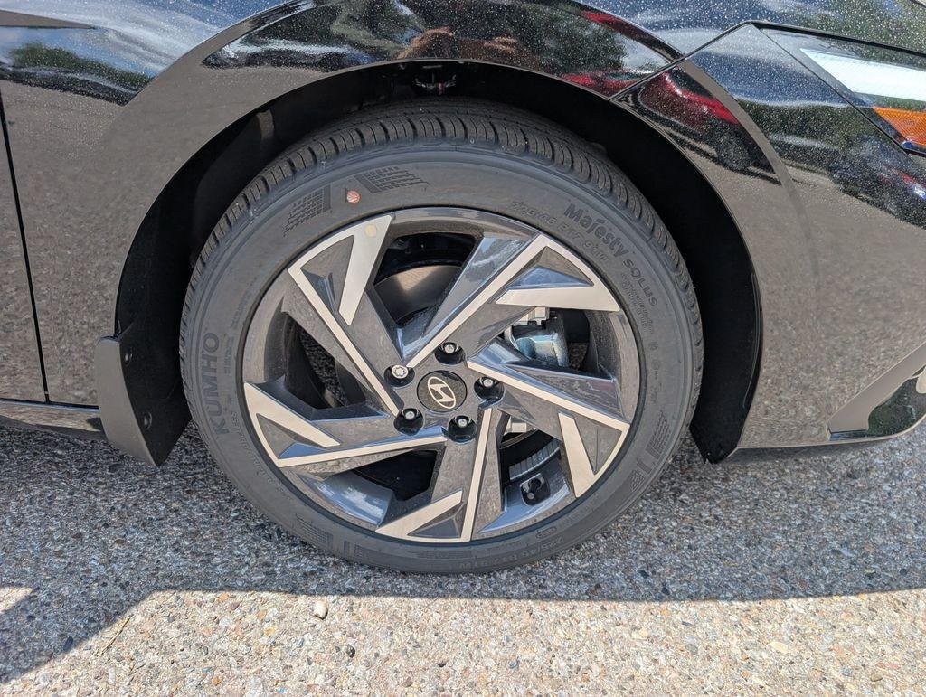 2025 Hyundai Elantra SEL - Photo 22