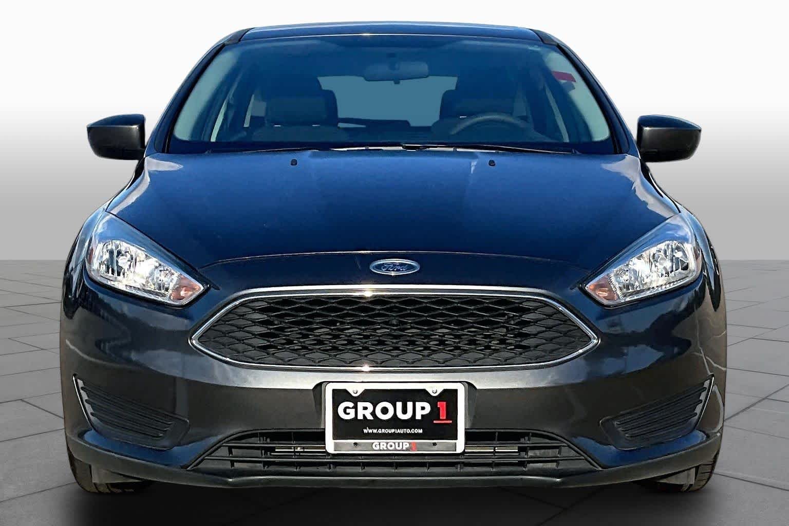 Used 2018 Magnetic Metallic Ford SE image 4